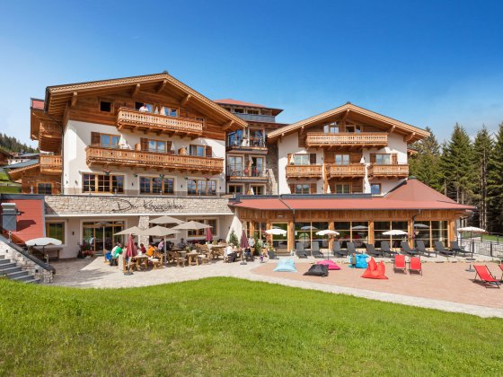 hotel koenigsleiten erwachsenenhotel der koenigsleitner aussen sommer