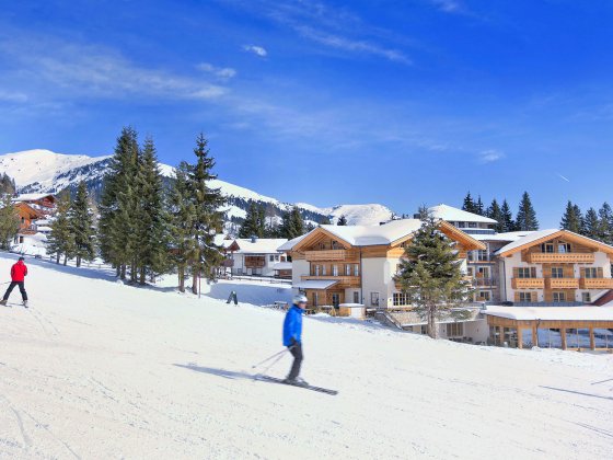 sonnenskilauf skifahren maerz hotel an der piste