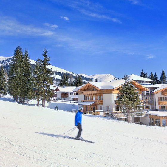 sonnenskilauf skifahren maerz hotel an der piste