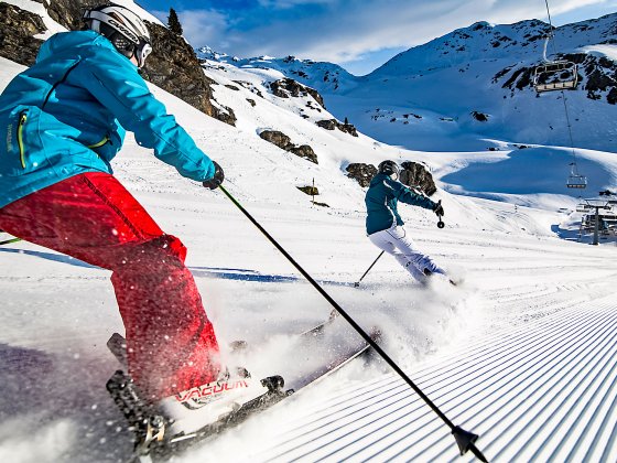 sonnenskilauf skifahren maerz skifahrer