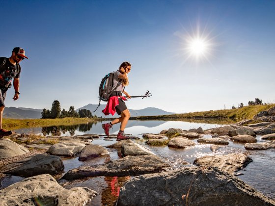 wanderurlaub koenigsleiten wandern paar