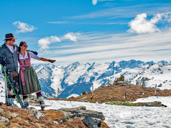 winter urlaub in den bergen paar gipfel 1